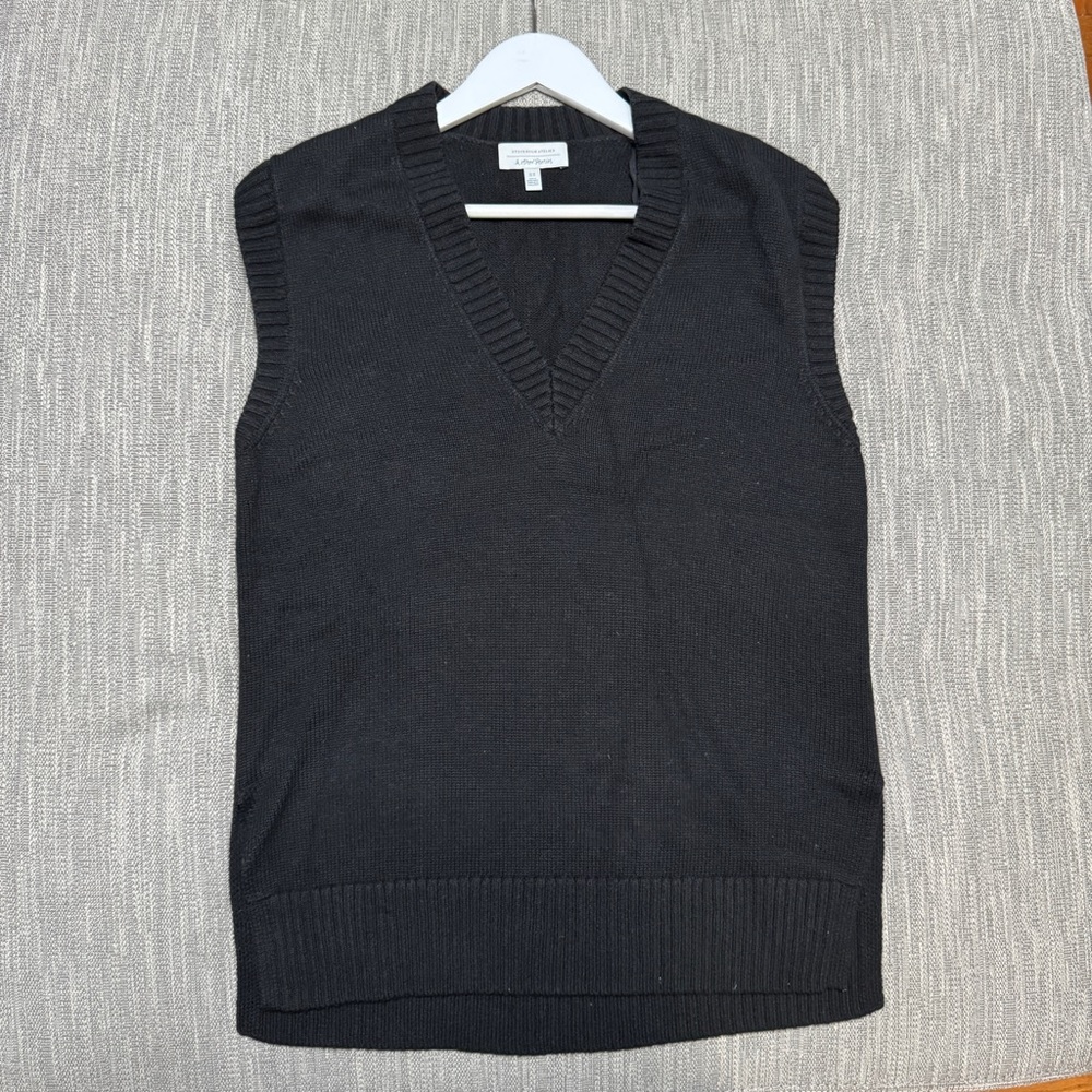 Stockholm Atelier & other Stories Charcoal V-Neck Sweater Vest Size XS